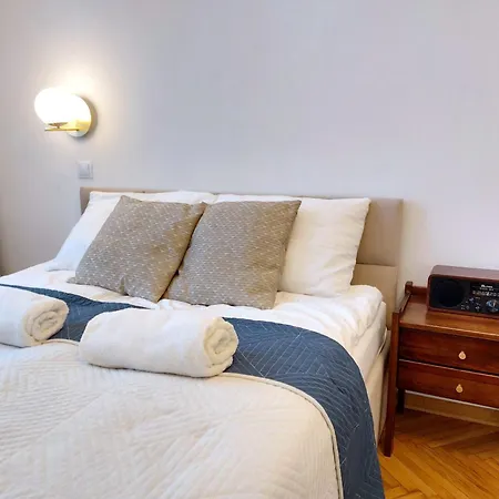 Unique Style Apartments Old Town - 25 Min From The Airport - By Homelike Krakow-3